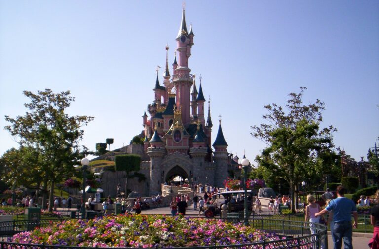 DISNEYLAND PARIS : A Business Economics Case Study
